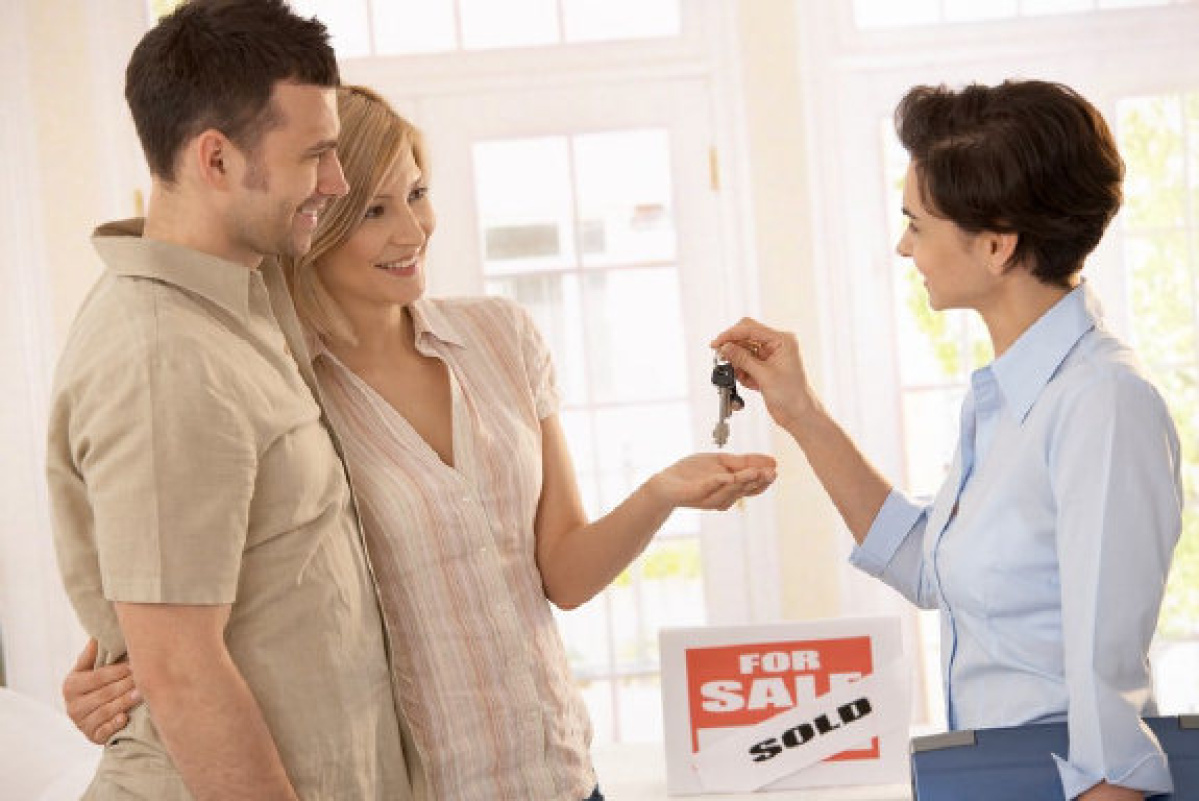 How do you secure the best mortgage rate while selling a home?